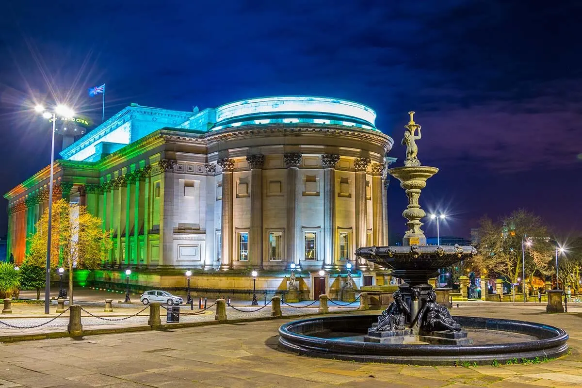 St George’s Hall in Liverpool at night