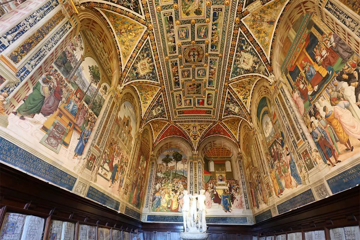 Biblioteca Piccolomini, Siena, Italia