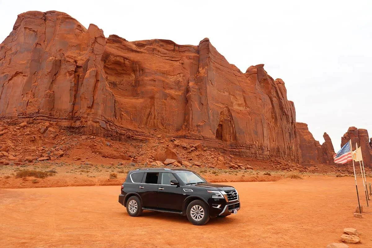 SUV on the Monument Valley scenic loop