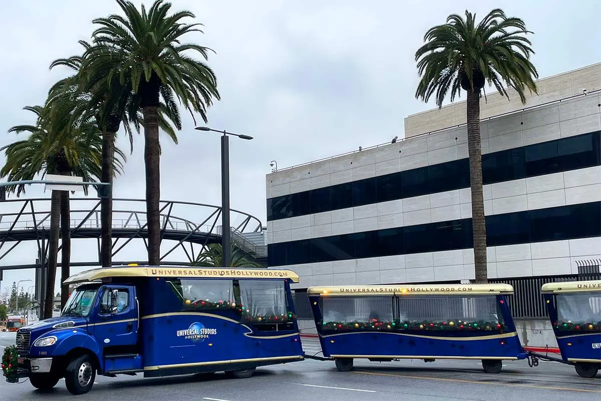 Universal Studios Hollywood metro shuttle