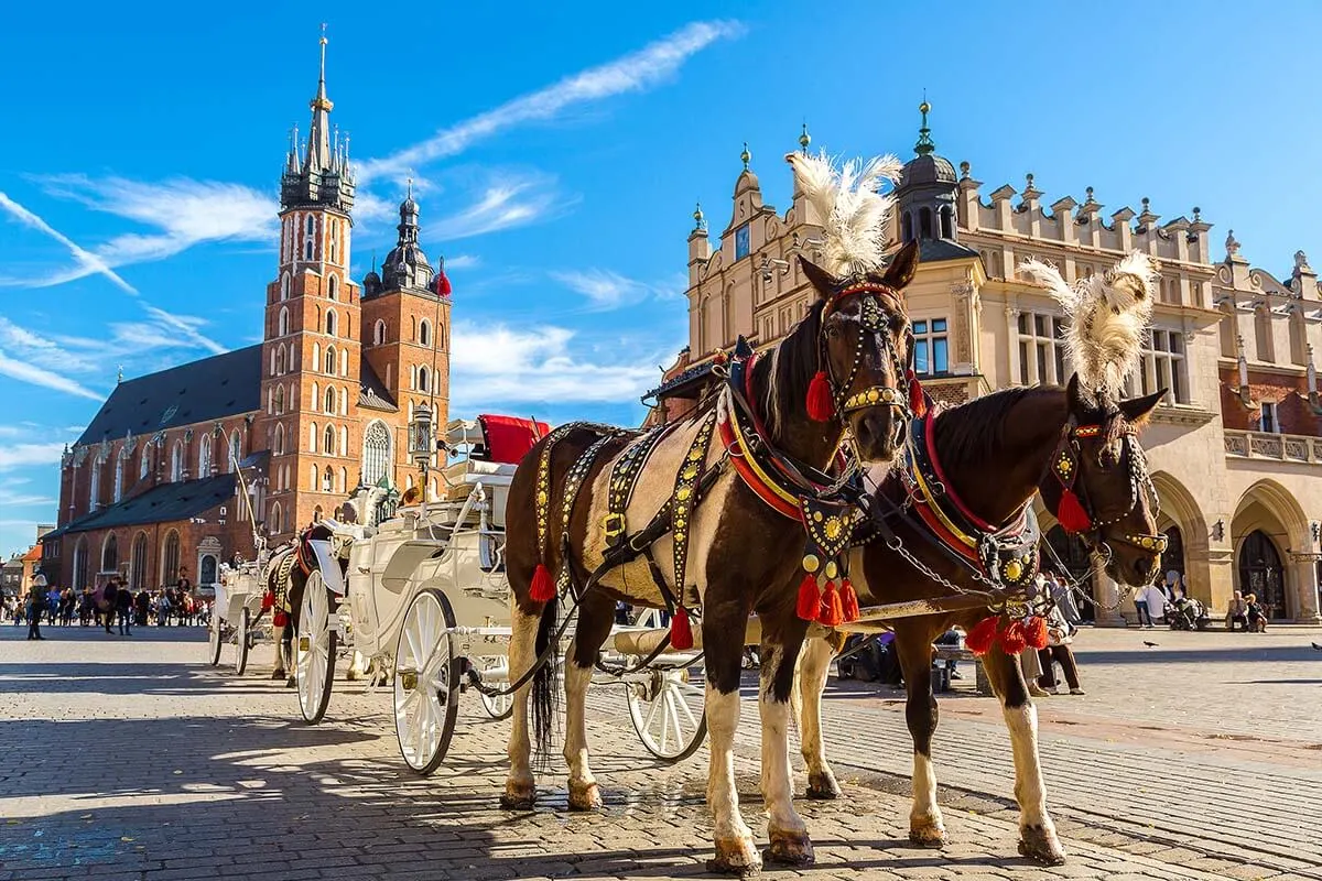 Best Things to Do in Krakow & 4 Top Places Visit Nearby (+ Map & Tips)