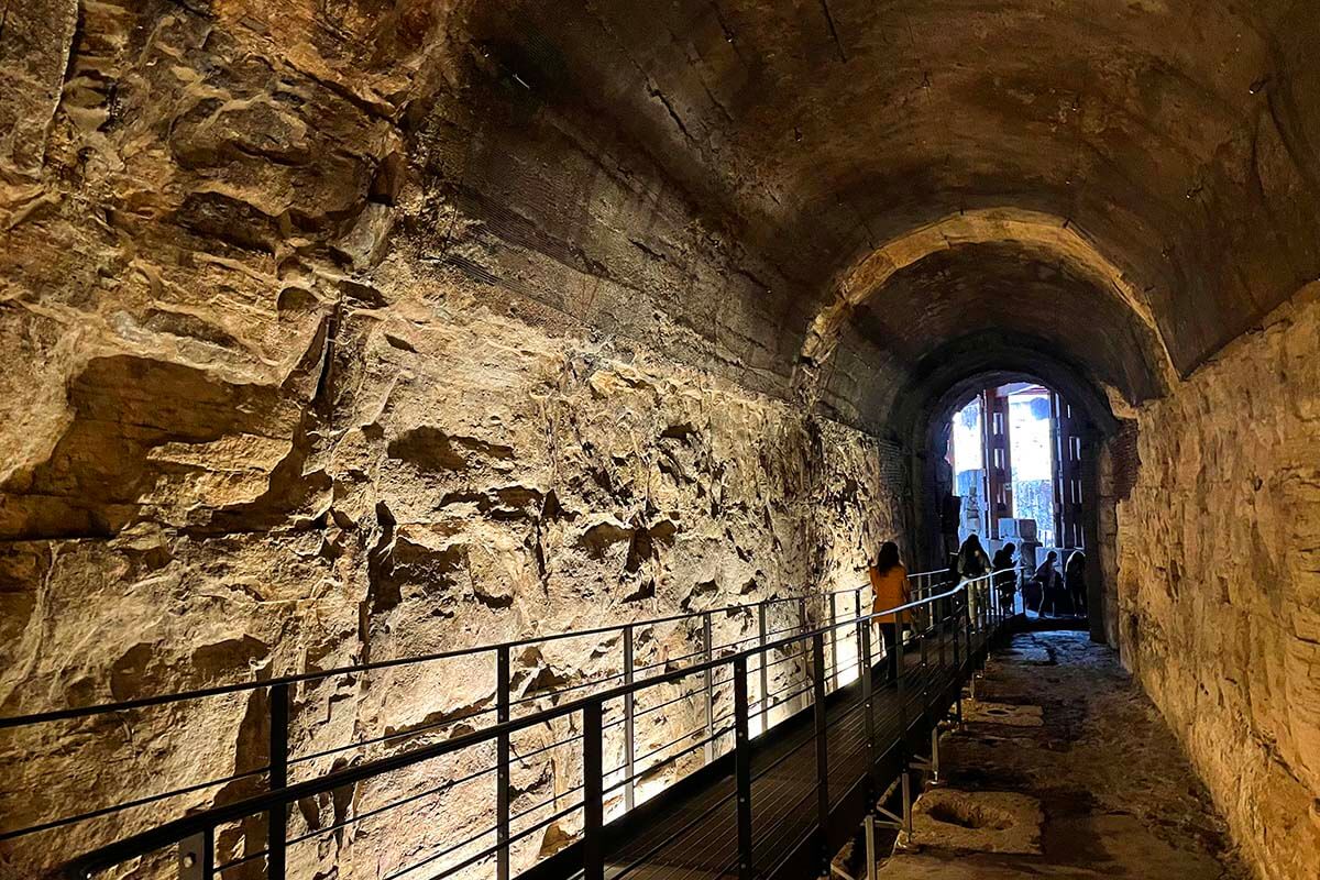 Coliseo subterráneo