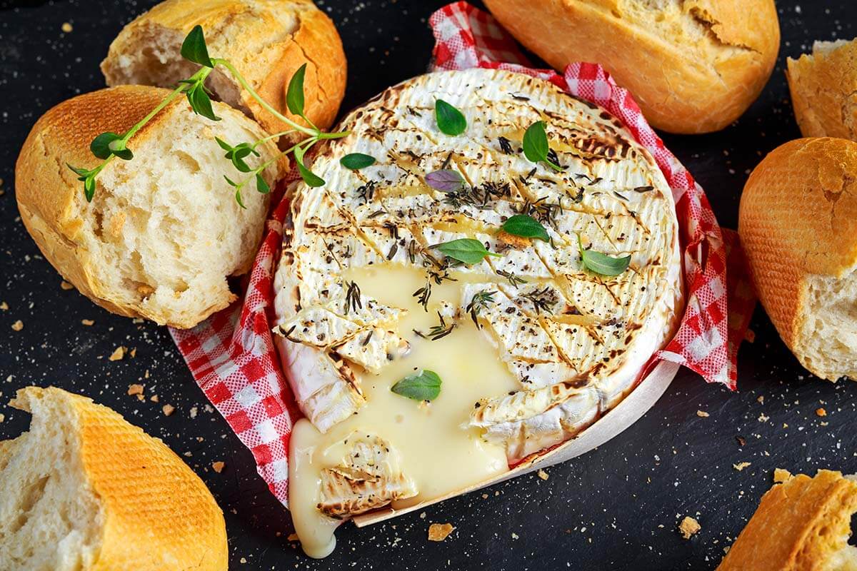 French meals - Camembert roti