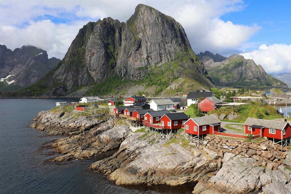 21 Best Things to Do & Must-See Places in Lofoten Islands (+Map)