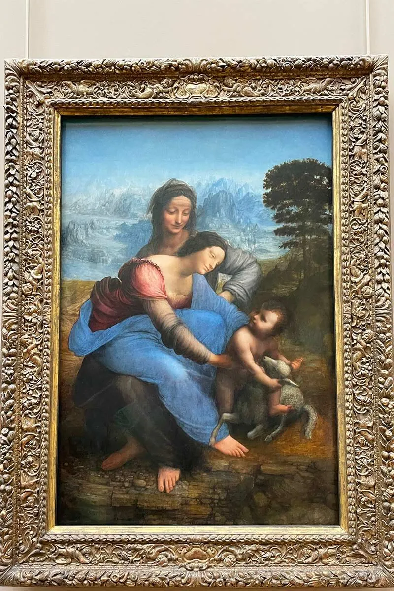 Leonardo da Vinci pintando La Virgen y el Niño con Santa Ana - sala 710 Museo del Louvre