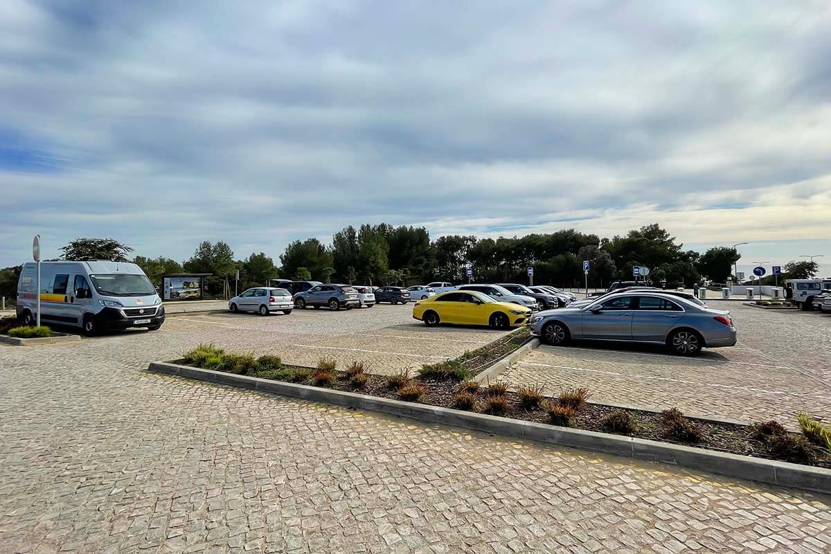 Praia da Marinha parking
