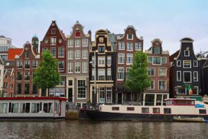 Amsterdam Canal Cruise (2024): 10 Tips for a Better Experience