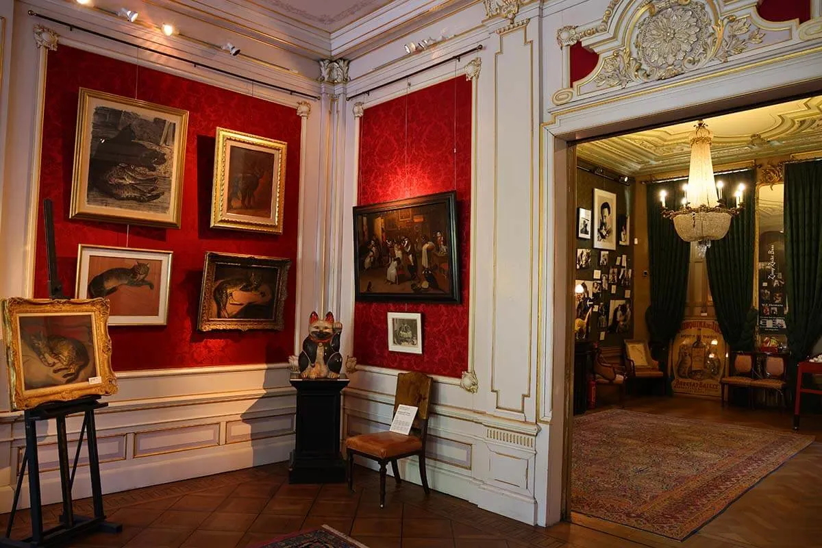 Cat Cabinet (KattenKabinet) - cat museum in Amsterdam