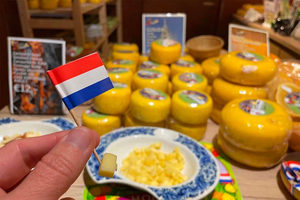 Dutch cheese tasting at Simonehoeve near Volendam - Amsterdam countryside tour
