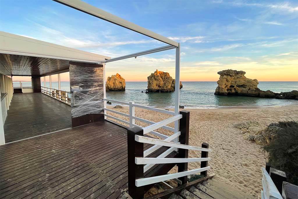 Praia dos Arrifes beach restaurant in Algarve closed in November
