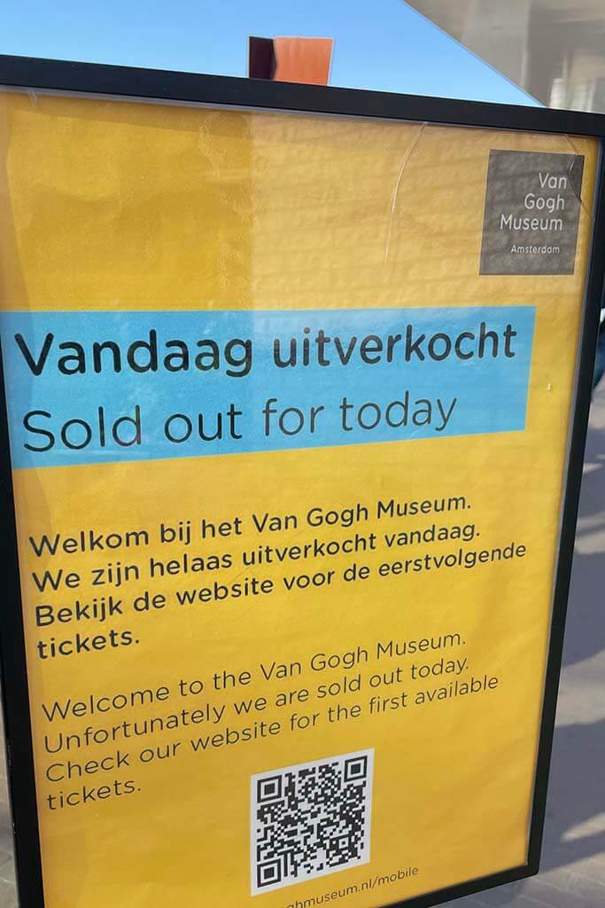 Van Gogh Museum Amsterdam sign saying that the tickets are sold out