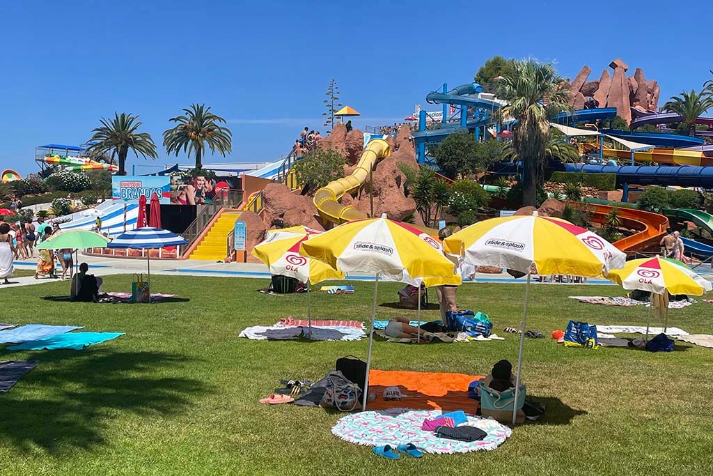 Sun umbrellas and people on the grass at Slide and Splash Algarve