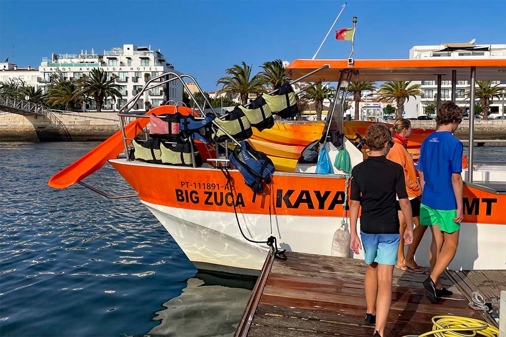Clothes to wear for kayaking in Algarve