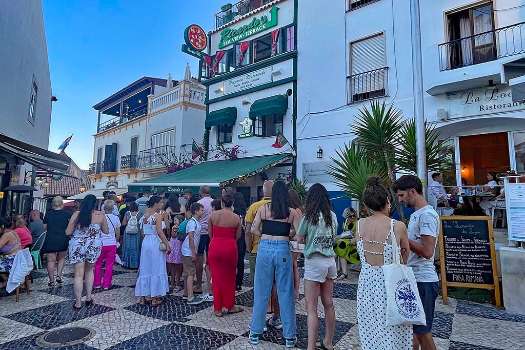 People queuing at Ricardo's restaurant in Albufeira old town