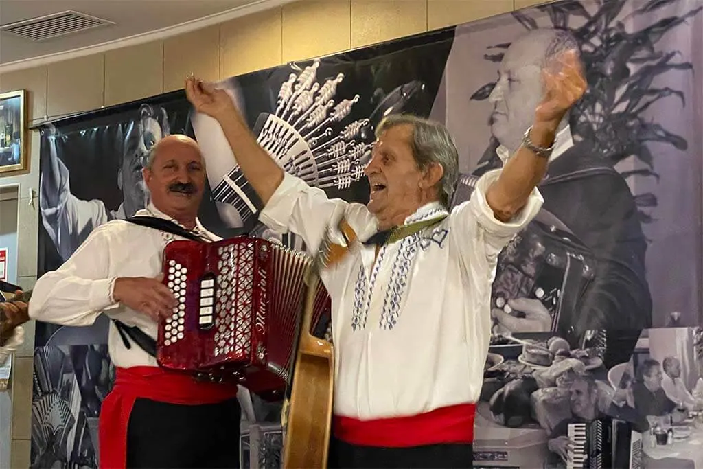 Portuguese music fado evening at Cepa Velha restaurant in Albufeira