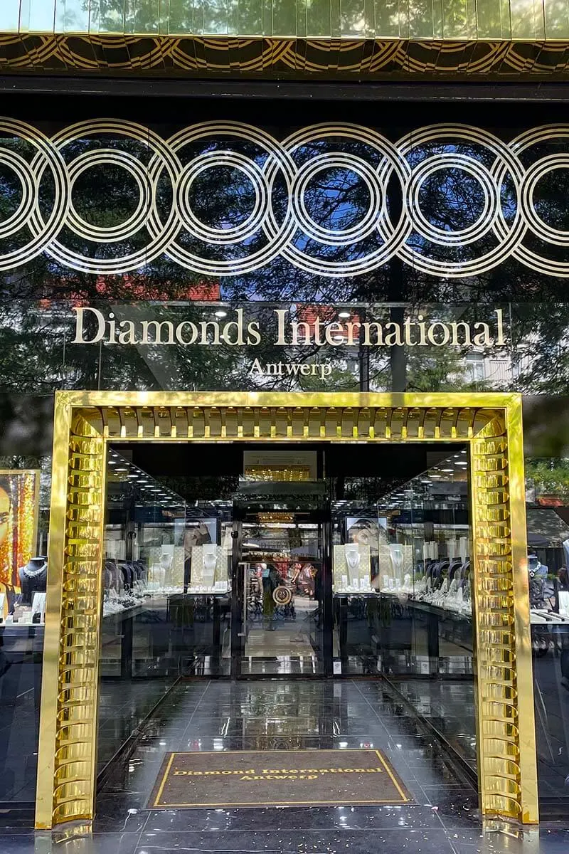 Diamond shop Diamonds International in Antwerpen Belgium