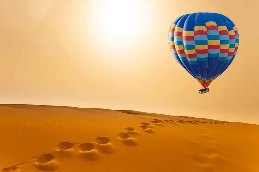 Hot air balloon ride above the desert - Dubai tours