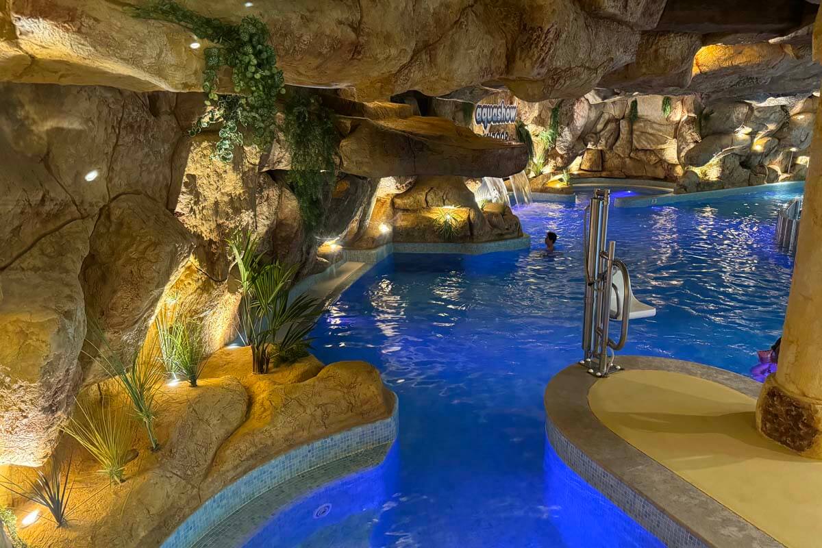Aquashow Indoor water park
