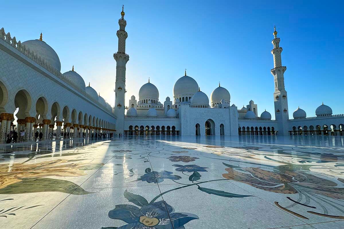 Abu Dhabi Sheikh Zayed Mosque - day trip from Dubai