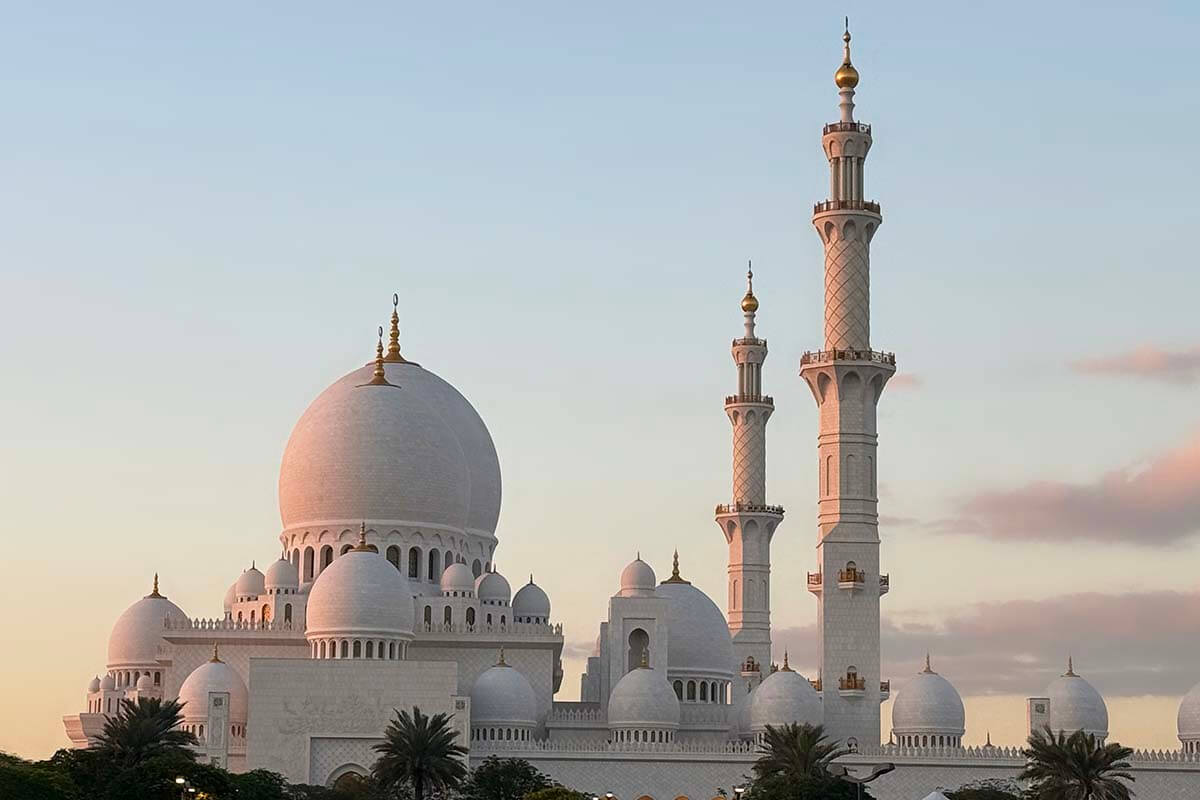 Sheikh Zayed Mosque at sunset - Abu Dhabi tour from Dubai