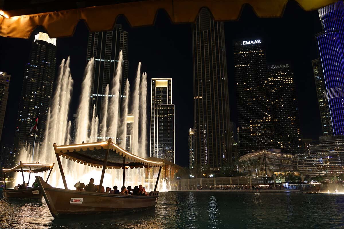 Dubai Fountain Show and boats on Burj Lake
