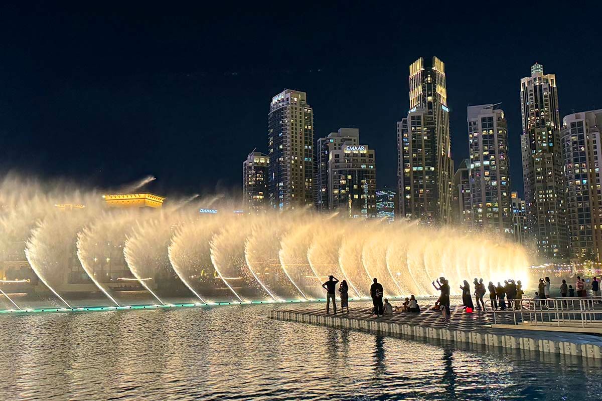 Dubai Fountain Show - top things to do in Dubai