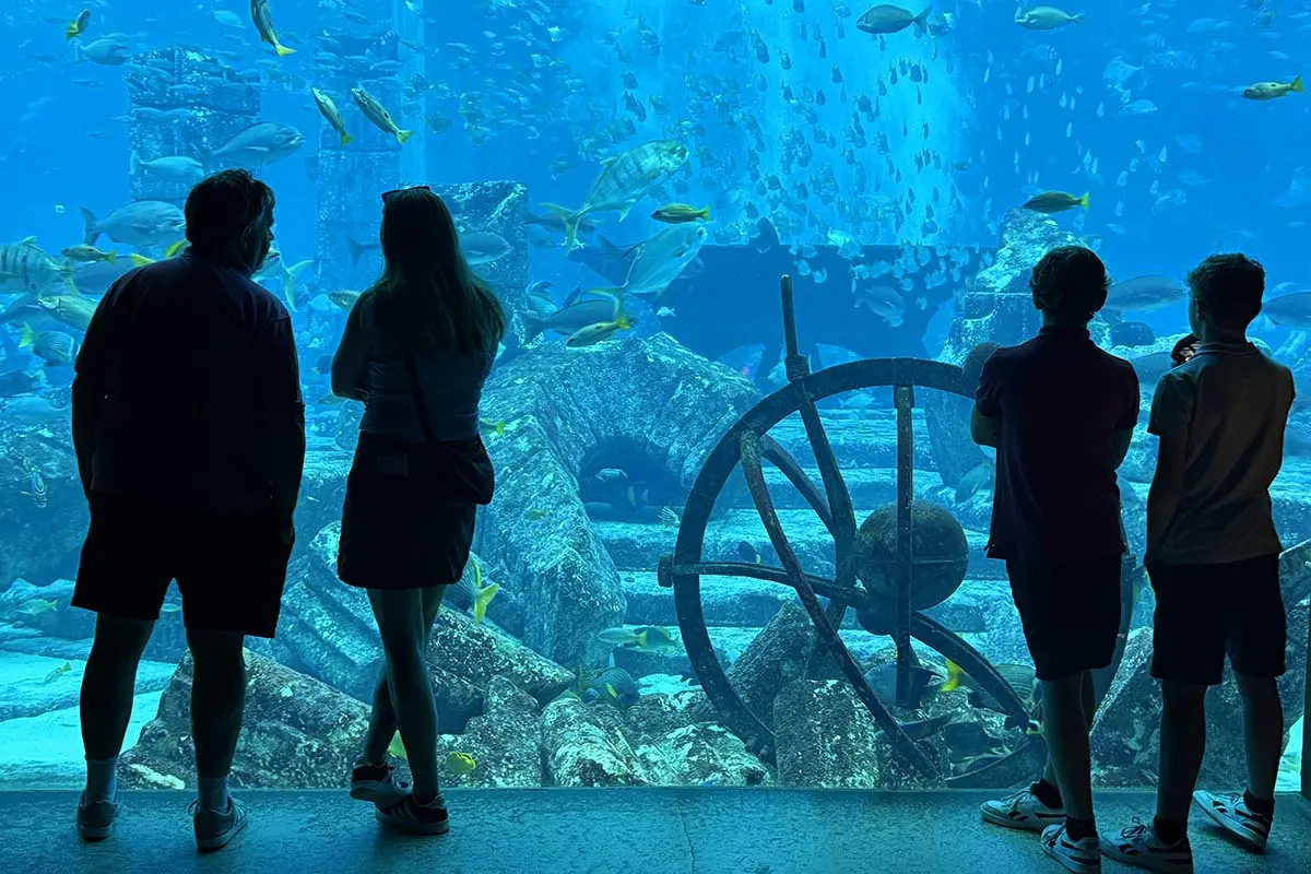 Lost Chambers Aquarium - top places in Dubai