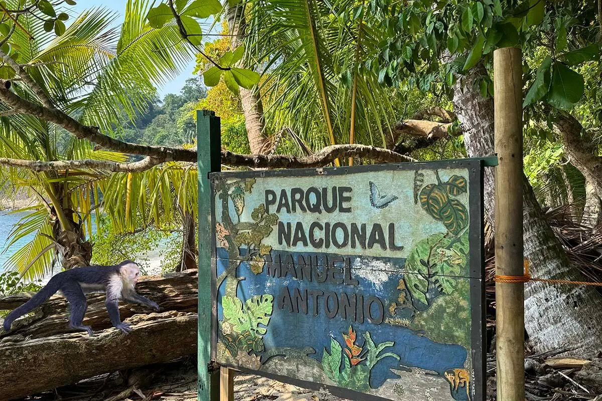 Parque Nacional Manuel Antonio sign and capuchin monkey
