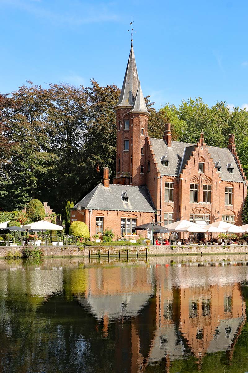 Lake of Love and Kasteel Minnewater in Bruges