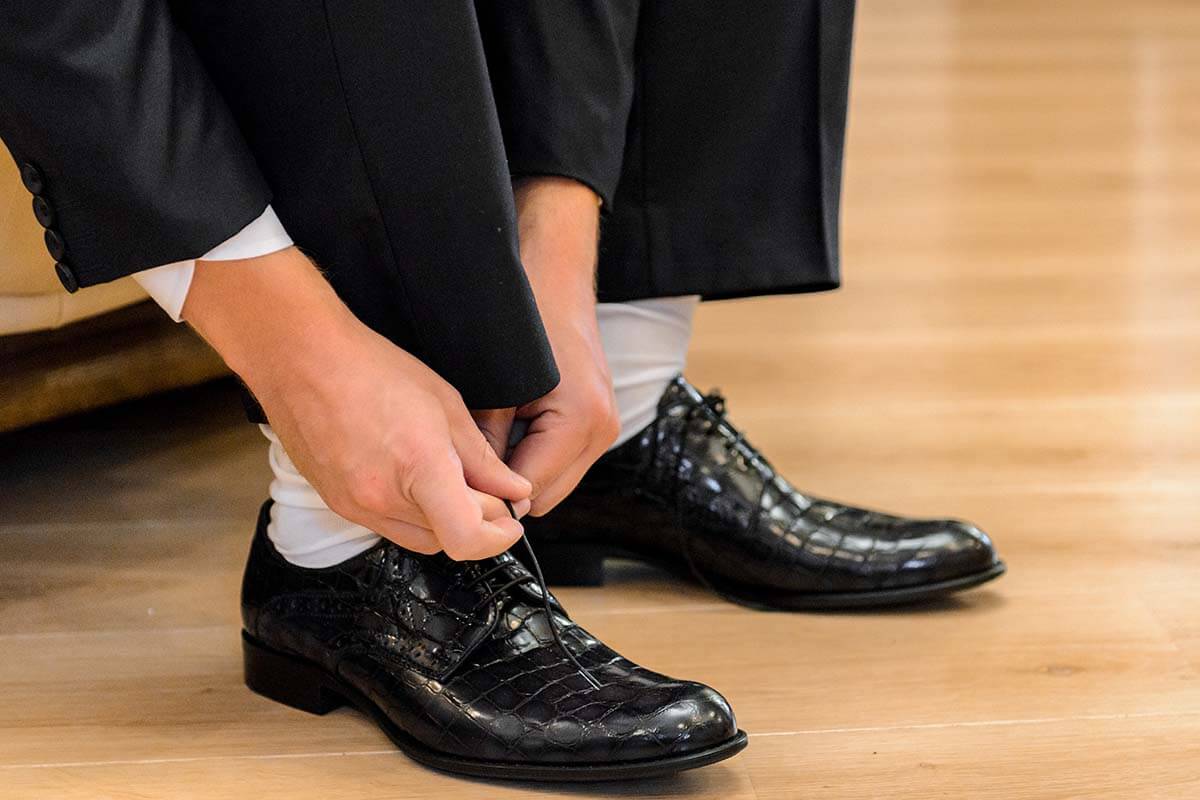American habits - wearing white socks with a business suit