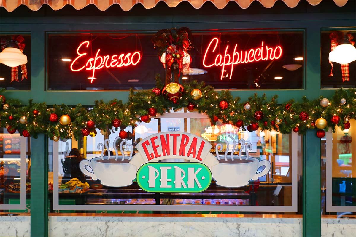 Central Perk cafe FRIENDS Experience NYC