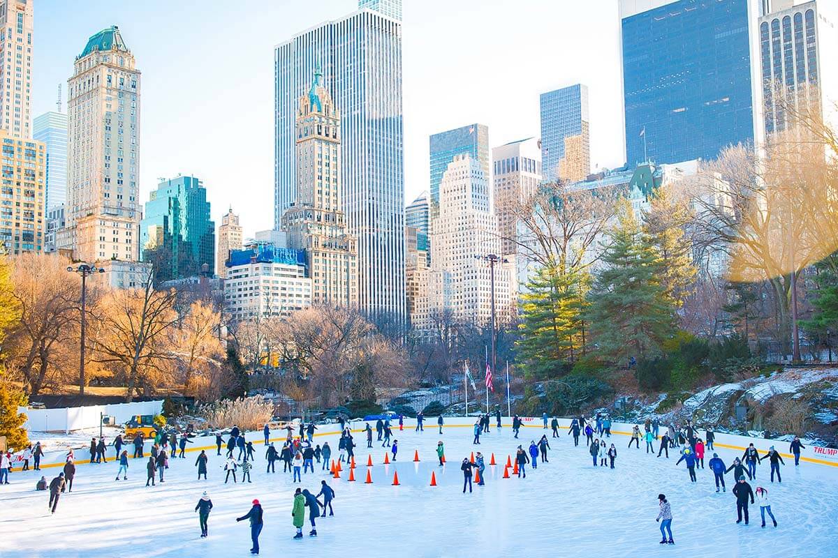 Ice skating in Central Park in winter - Wollman Rink New York