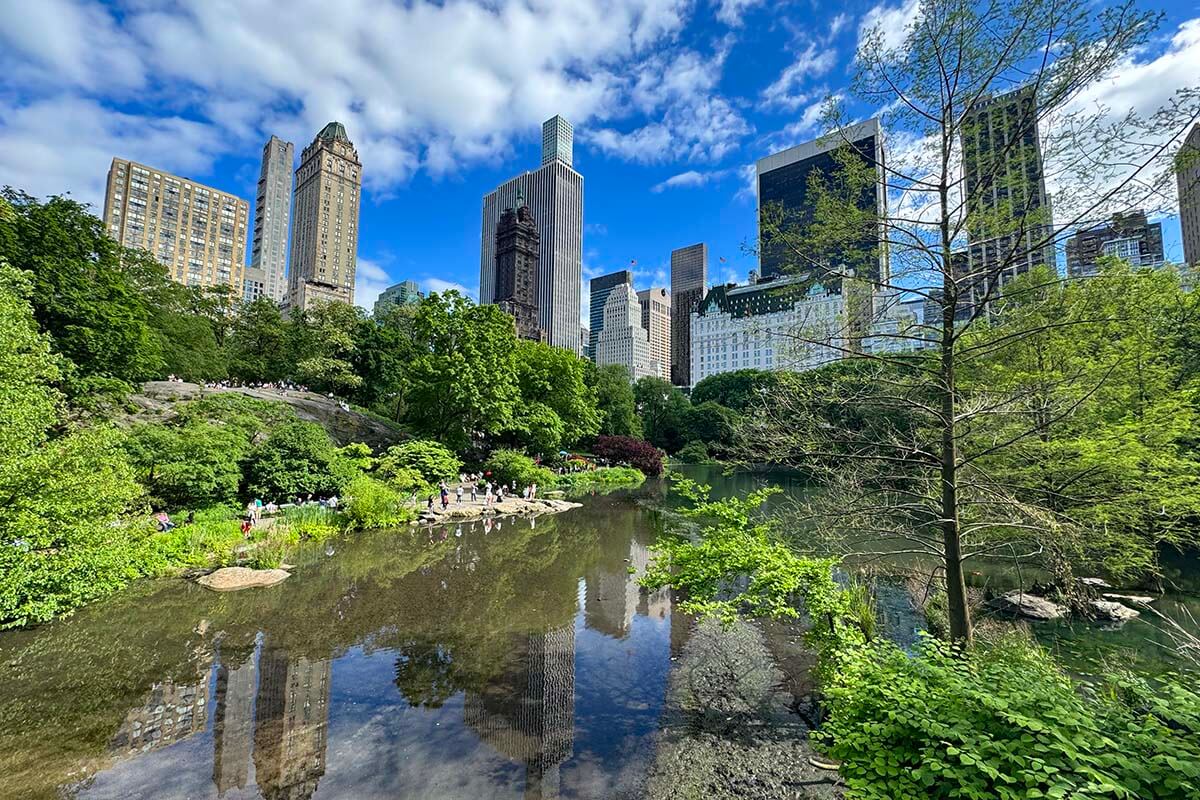 The Pond and Manhattan skyline - top spots in Central Park