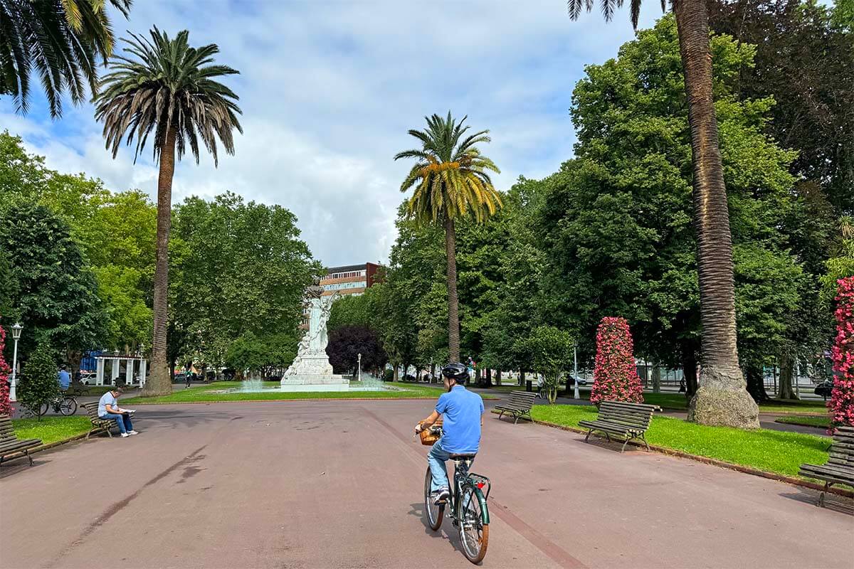 Biking in Dona Casilda Iturrizar Park in Bilbao