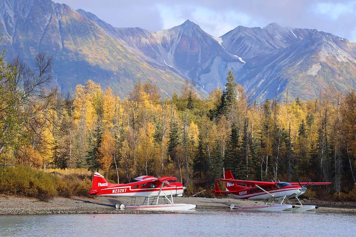 Alaska bear viewing tour at Lake Clark National Park by floatplane with Rust's