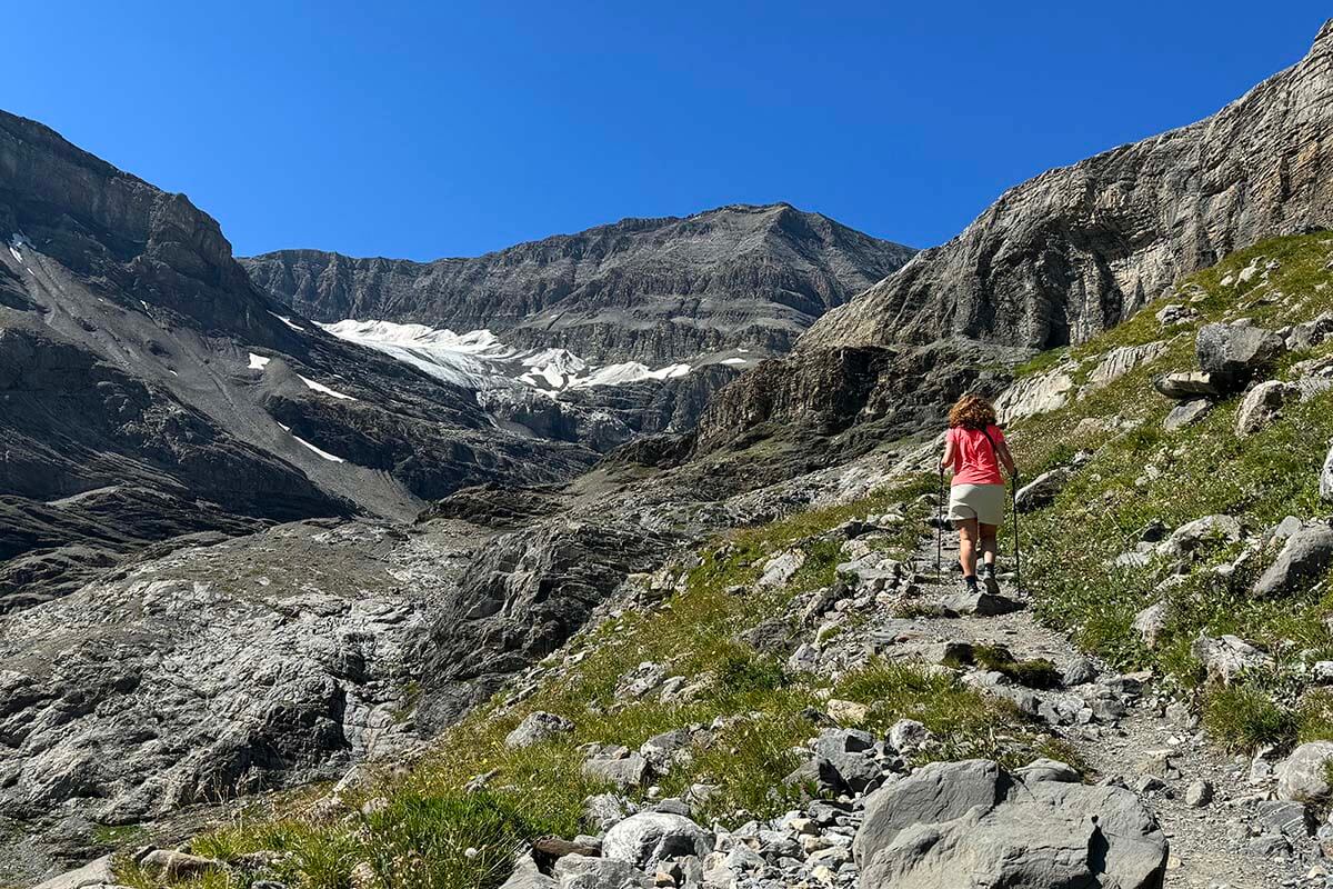 Lammerenhut hike toward the glacier