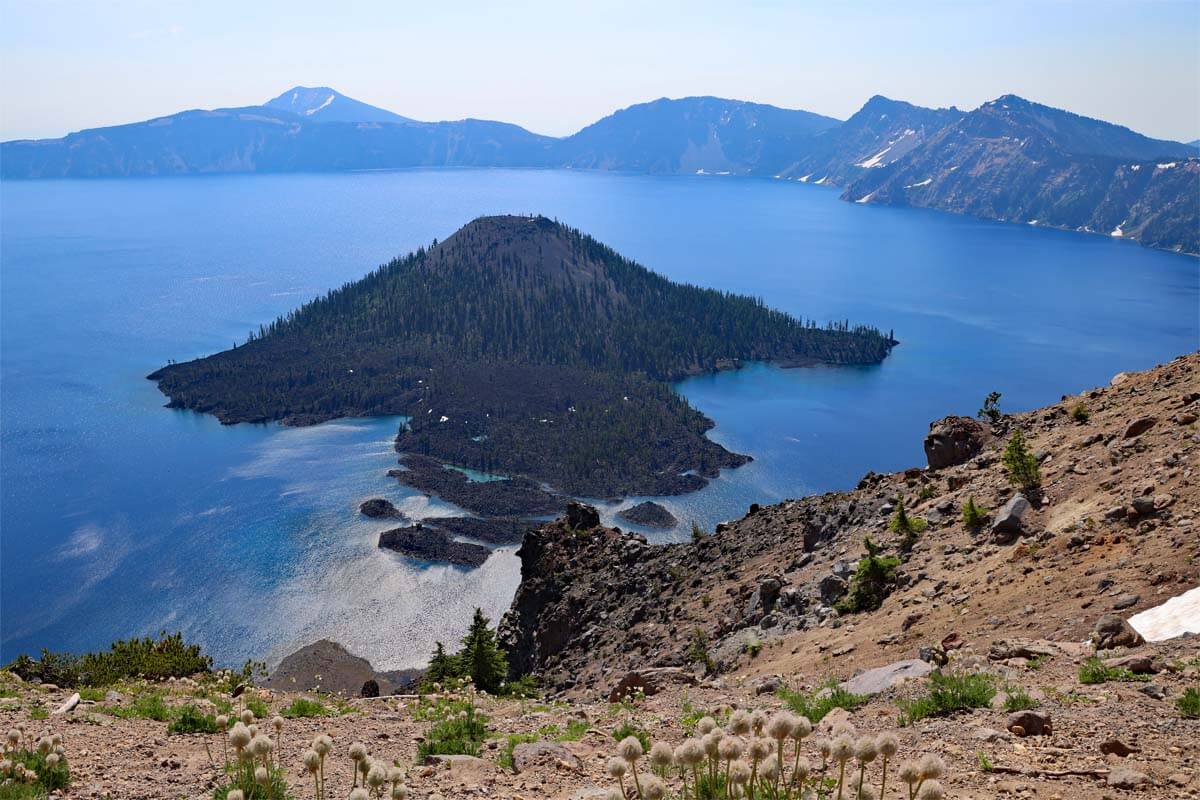 Crater Lake panoramic view with Wizard Island