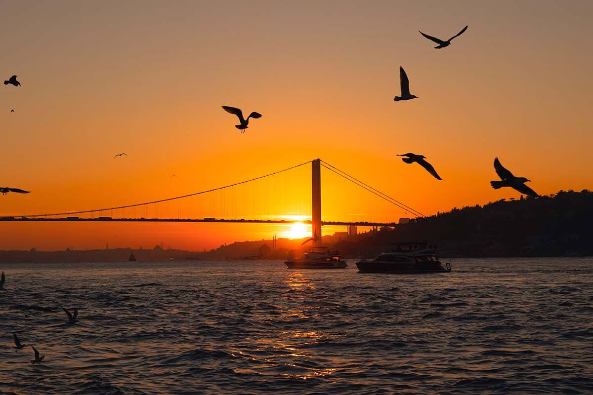 San Francisco sunset cruise - view on the Golden Gate Bridge
