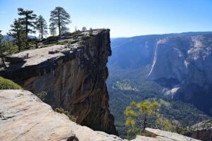 Taft Point hike in Yosemite National Park