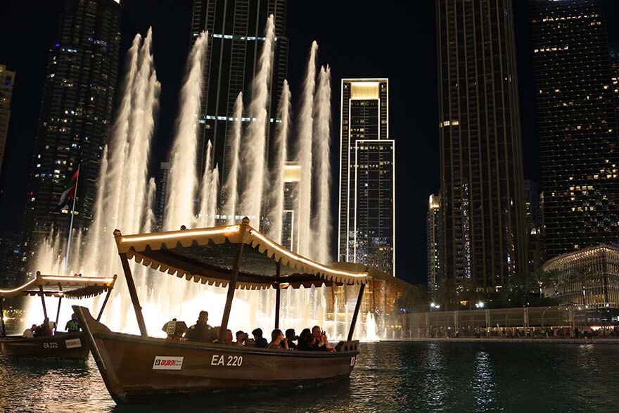 Dubai Fountain Show and boats on Burj Lake