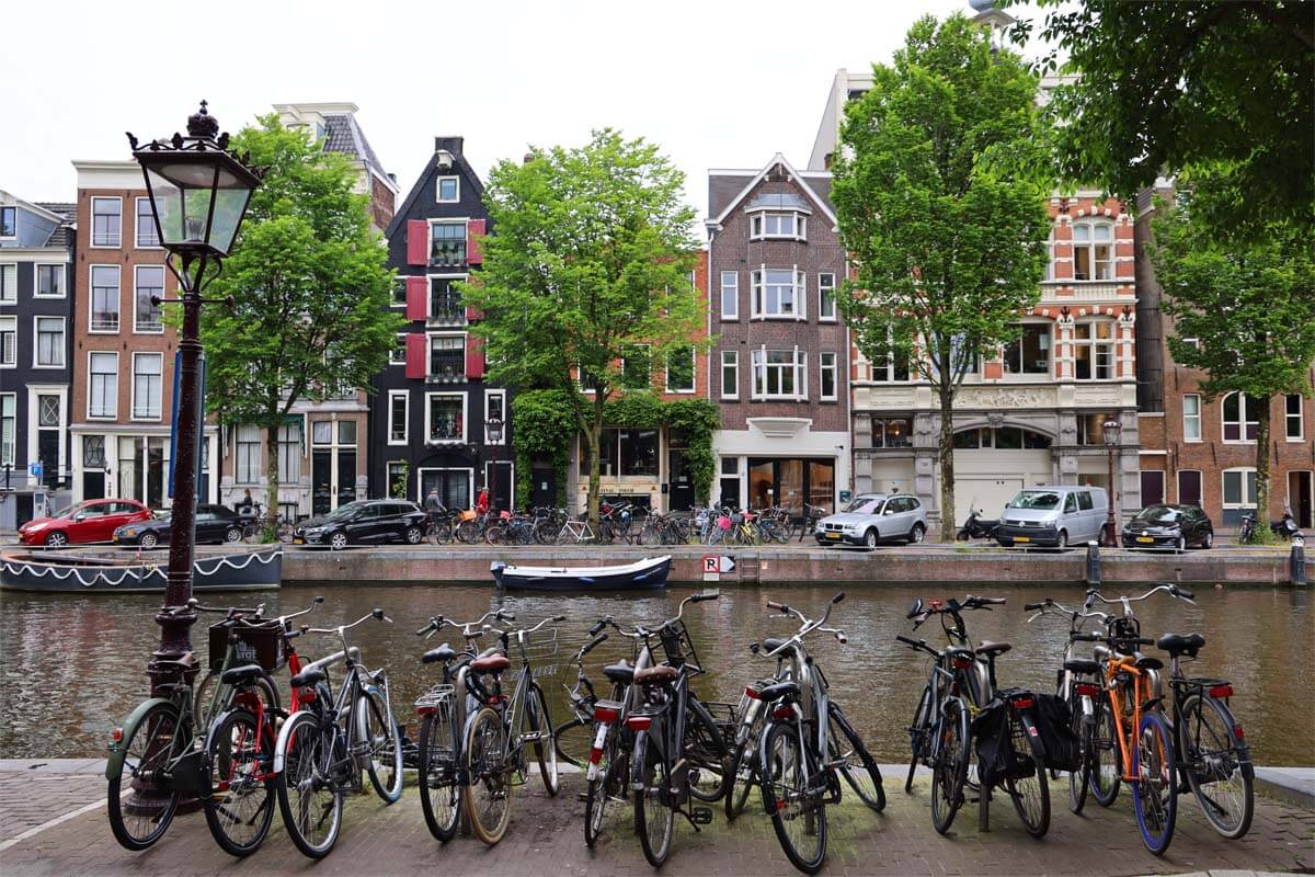 Amsterdam in spring - complete guide per month