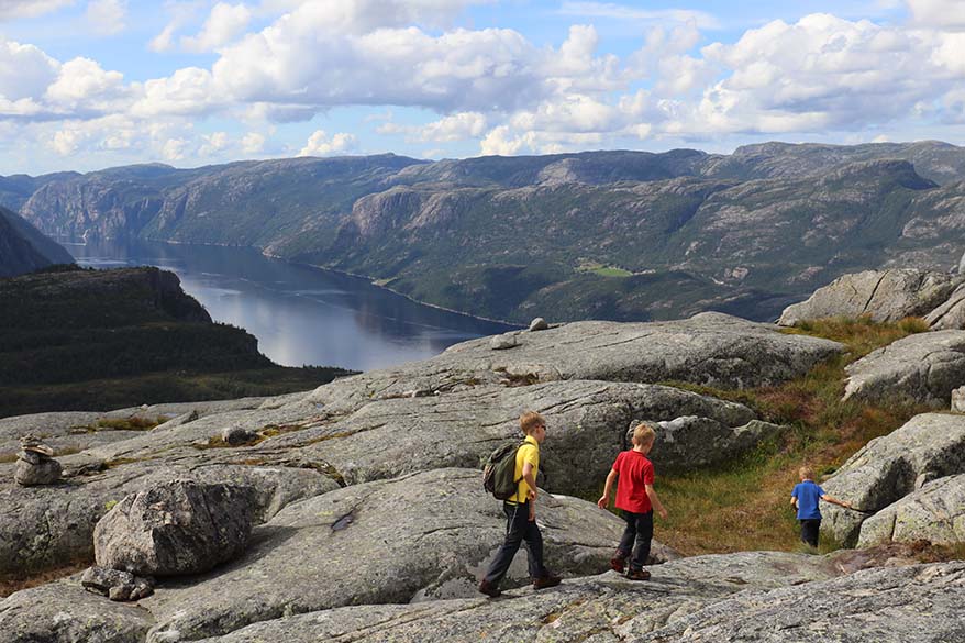 Kids wearing t-shirts and hiking pants in Norway in August