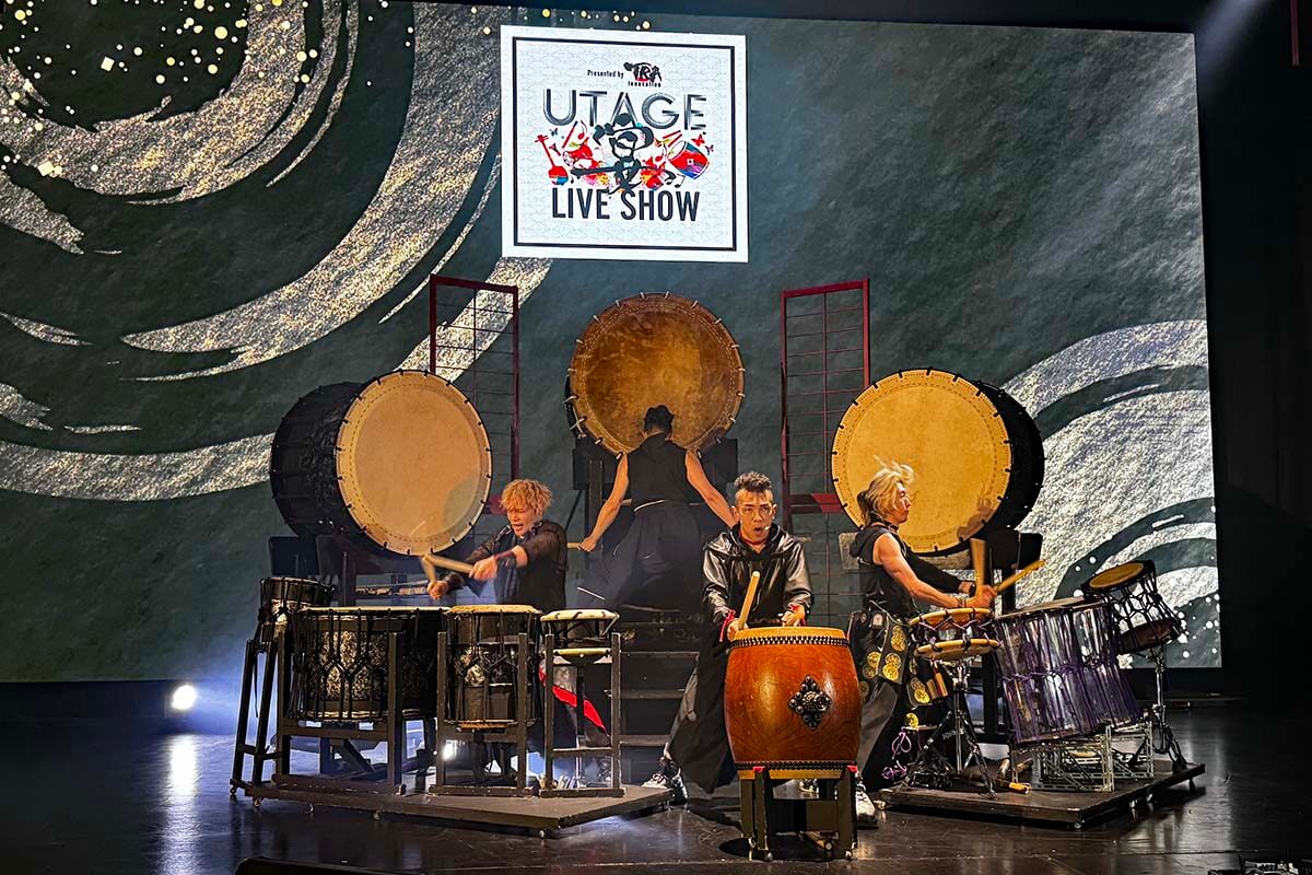 Modern Japanese Taiko Drum Show in Osaka
