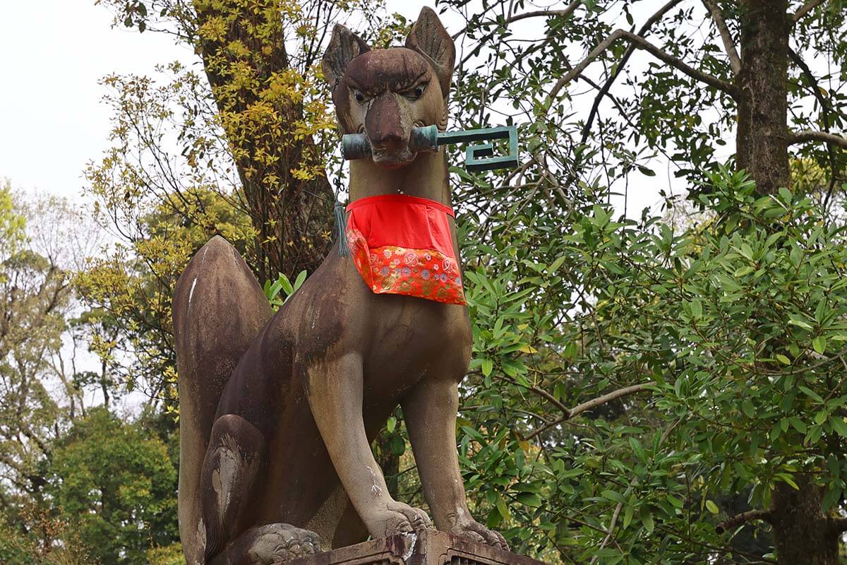 Fox statue at Fushimi Inari Taisha in Kyoto